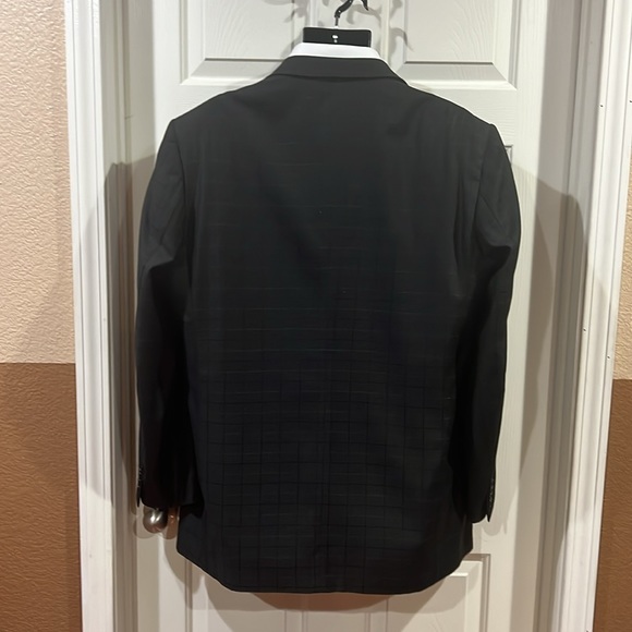 Casa Del Mar Men Black Windowpane 3 piece suit, Vest With Pants and Jacket - Picture 9 of 10